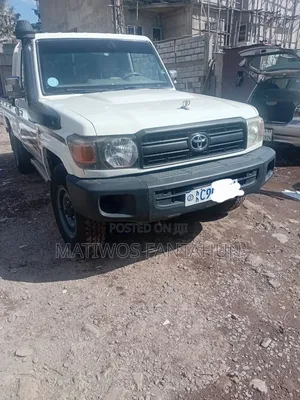 Toyota Hilux WORKMATE 4x4 2014 White