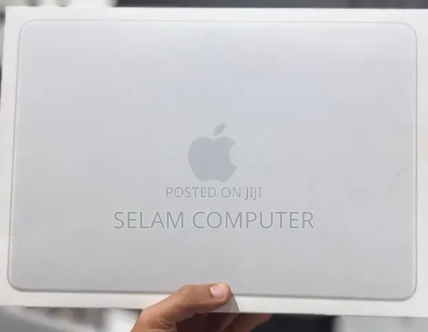New Laptop Apple MacBook Pro 2017 8GB Apple M4 SSD 256GB