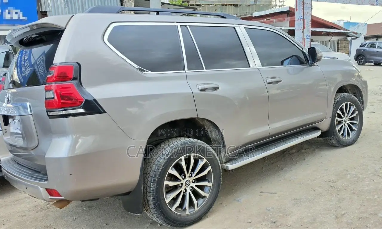 Toyota Land Cruiser Prado 3.0 172hp 2021 Gray
