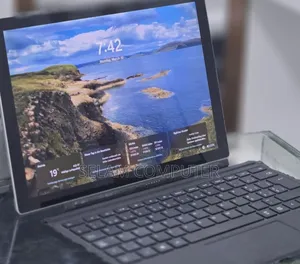 New Laptop Microsoft Surface 8GB Intel Core i7 SSD 256GB