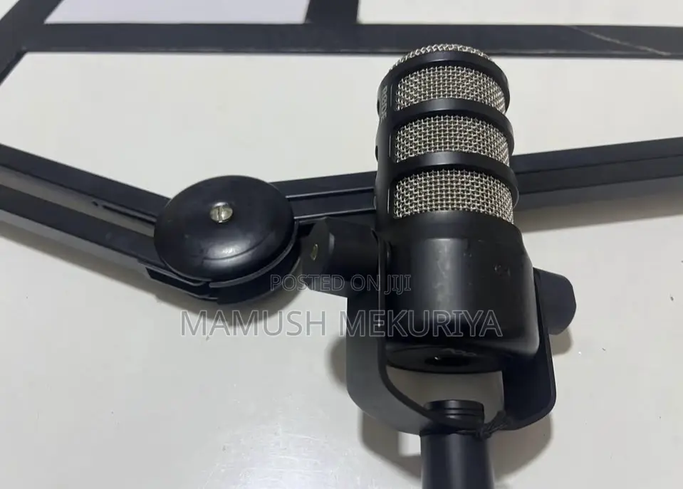 Rode Podcast Mic With Stand