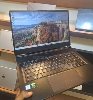 New Laptop MSI GS65 Stealth Thin 8RE 16GB Intel Core i7 SSD 512GB