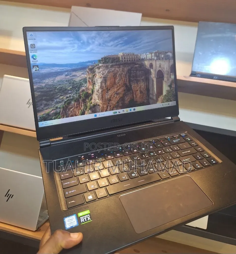 New Laptop MSI GS65 Stealth Thin 8RE 16GB Intel Core i7 SSD 512GB