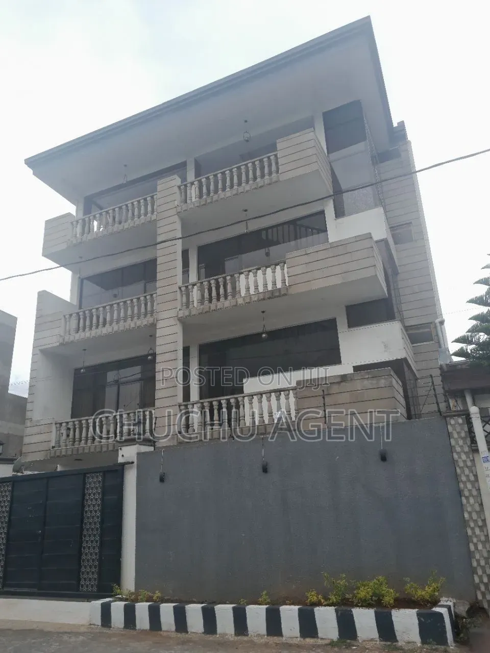 8bdrm House in Bole for rent