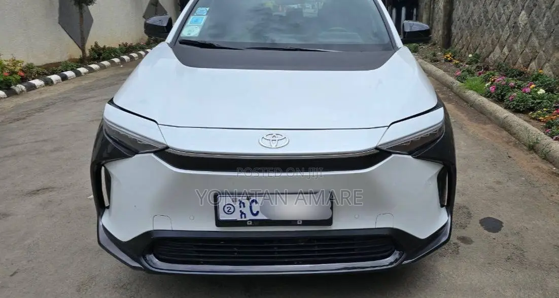 Toyota bZ4X 71.4 kWh FWD 2023 White