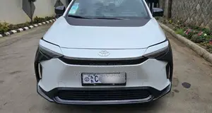 Toyota bZ4X 71.4 kWh FWD 2023 White