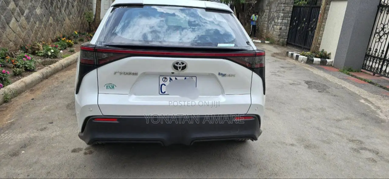 Toyota bZ4X 71.4 kWh FWD 2023 White