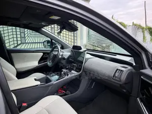 Toyota bZ4X 71.4 kWh FWD 2023 White
