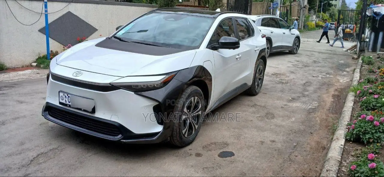 Toyota bZ4X 71.4 kWh FWD 2023 White