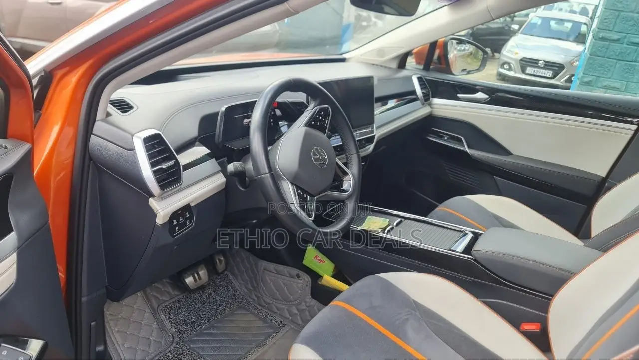 Volkswagen ID.6 2022 Orange