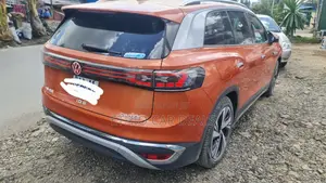 Volkswagen ID.6 2022 Orange