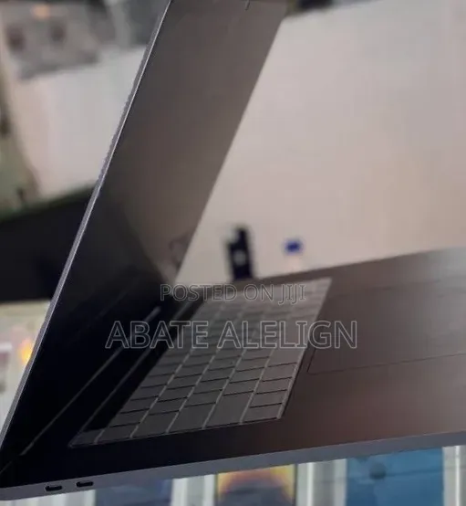 New Laptop Apple MacBook Pro 2019 16GB Intel Core i7 SSD 256GB