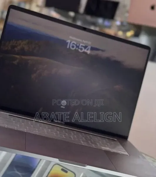 New Laptop Apple MacBook Pro 2019 16GB Intel Core i7 SSD 256GB