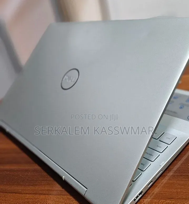 New Laptop Dell Inspiron 15 8GB Intel Core i5 SSD 256GB