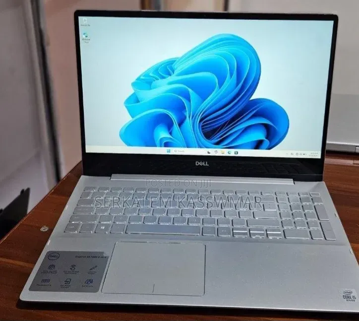 New Laptop Dell Inspiron 15 8GB Intel Core i5 SSD 256GB