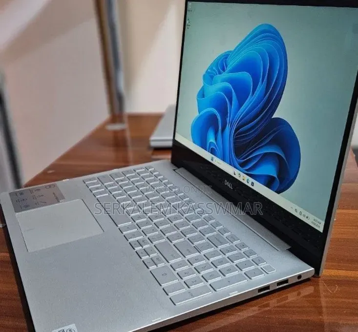 New Laptop Dell Inspiron 15 8GB Intel Core i5 SSD 256GB