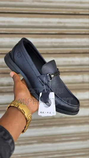 New Arrival አዲስ የገቡ Fashion Suit Sneakers Stock Products