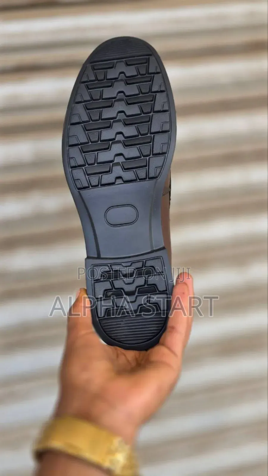 New Arrival አዲስ የገቡ Fashion Suit Sneakers Stock Products