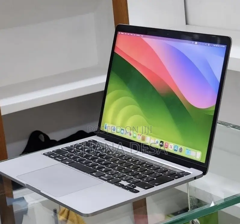 New Laptop Apple MacBook Pro 2020 8GB Intel Core i5 SSD 512GB