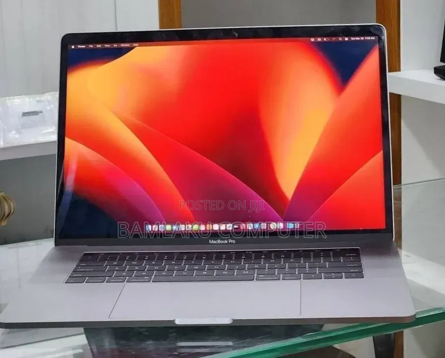 New Laptop Apple MacBook Pro 2017 16GB Intel Core i7 SSD 512GB