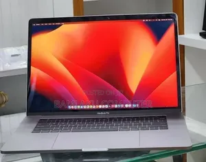 New Laptop Apple MacBook Pro 2017 16GB Intel Core i7 SSD 512GB