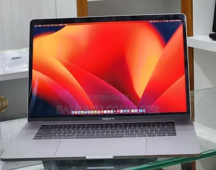 New Laptop Apple MacBook Pro 2017 16GB Intel Core i7 SSD 512GB