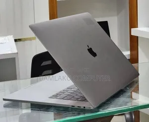 New Laptop Apple MacBook Pro 2017 16GB Intel Core i7 SSD 512GB