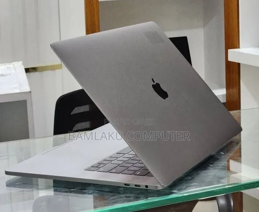 New Laptop Apple MacBook Pro 2017 16GB Intel Core i7 SSD 512GB