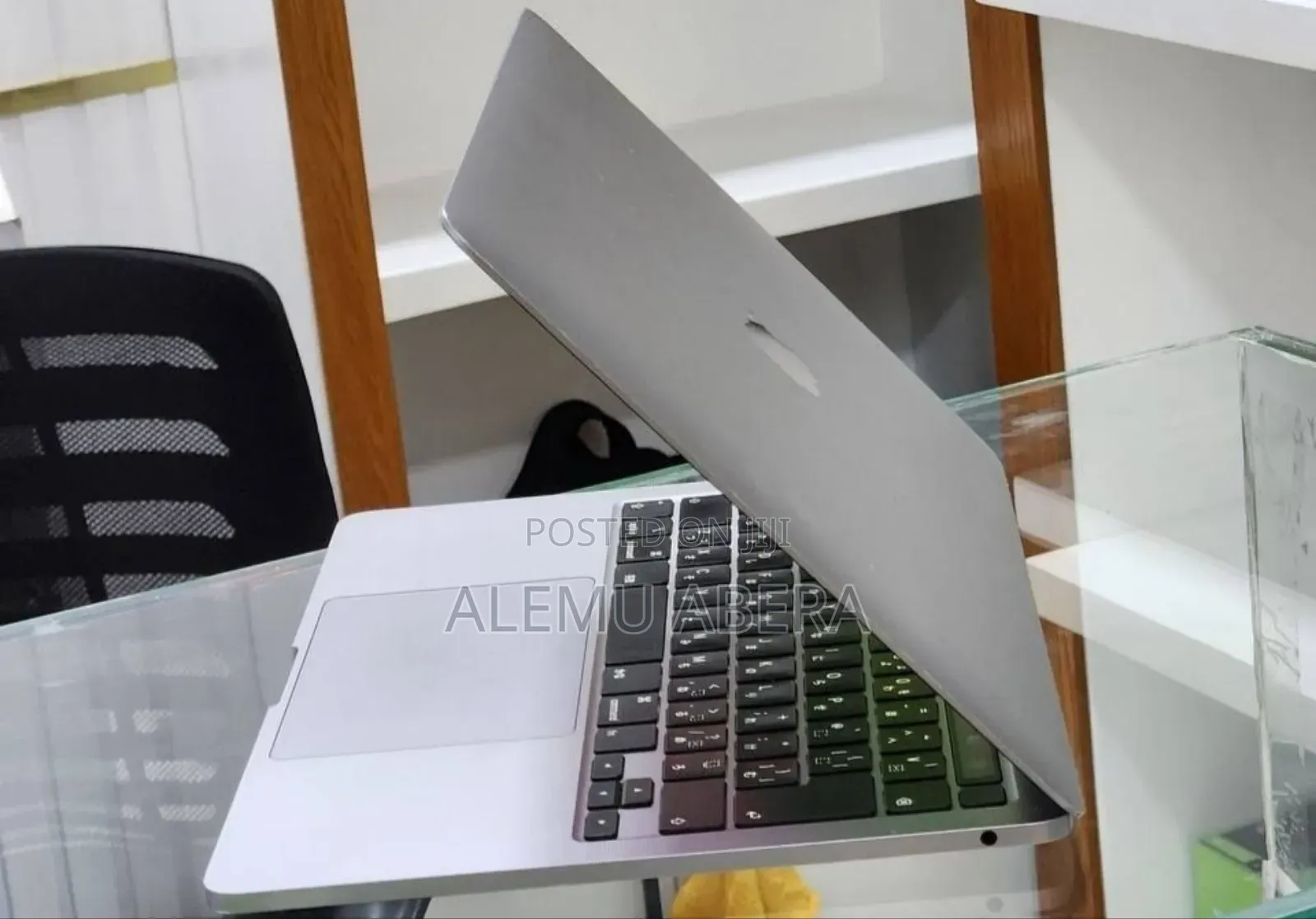 New Laptop Apple MacBook Pro 2019 8GB Intel Core i5 SSD 512GB