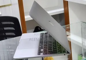 New Laptop Apple MacBook Pro 2019 8GB Intel Core i5 SSD 512GB