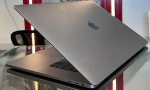 New Laptop Apple MacBook 2018 16GB Intel Core i7 SSD 512GB