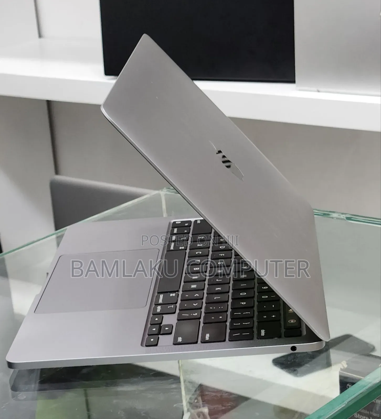 New Laptop Apple MacBook Pro 2020 M1 16GB Apple M1 Pro SSD 256GB