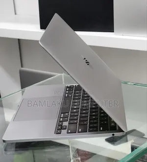 New Laptop Apple MacBook Pro 2020 M1 16GB Apple M1 Pro SSD 256GB