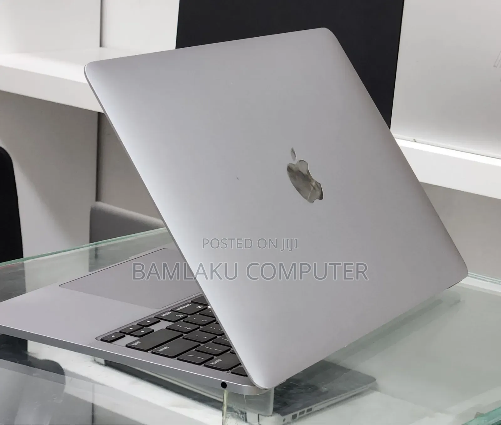 New Laptop Apple MacBook Pro 2020 M1 16GB Apple M1 Pro SSD 256GB