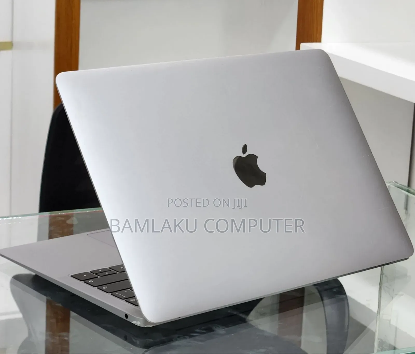 New Laptop Apple MacBook Pro 2020 M1 16GB Apple M1 Pro SSD 256GB