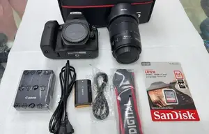 Canon Eos 90d 18-135mm Usm DSLR Camera