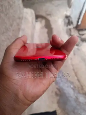 Apple iPhone SE (2022) 64 GB Red