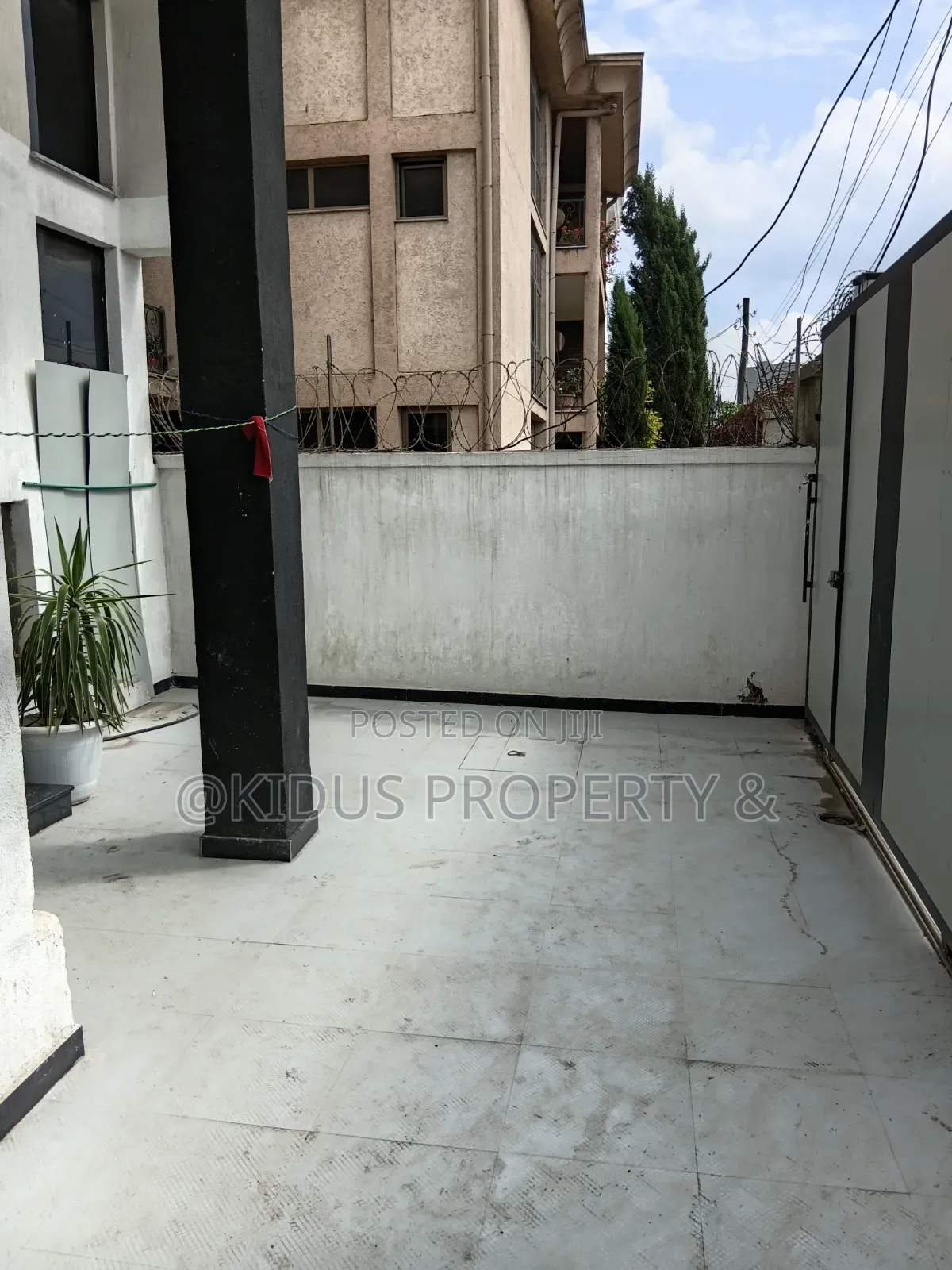 6bdrm Townhouse/Terrace in Nasswe Real State, Nifas Silk-Lafto for sale