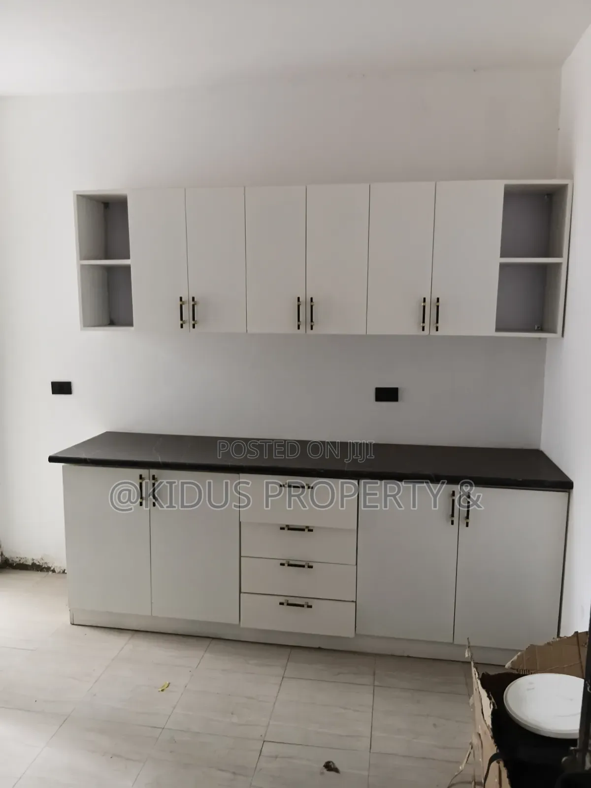 6bdrm Townhouse/Terrace in Nasswe Real State, Nifas Silk-Lafto for sale