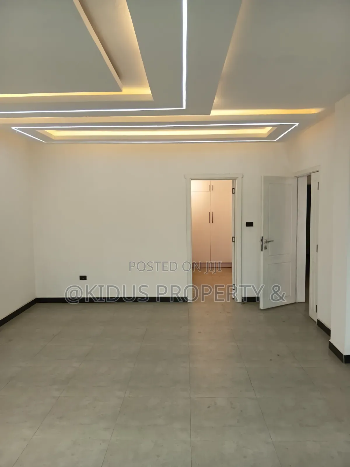 6bdrm Townhouse/Terrace in Nasswe Real State, Nifas Silk-Lafto for sale