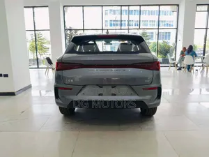 New BYD E2 43 kWh 94 hp FWD 2025 Silver