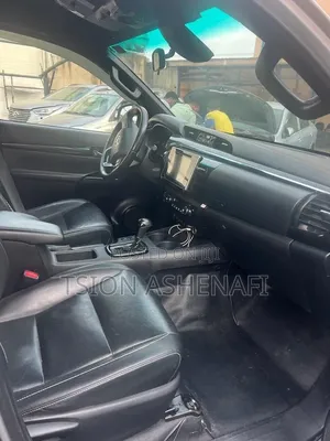 Toyota Hilux 2020 Silver