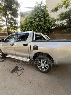 Toyota Hilux 2020 Silver