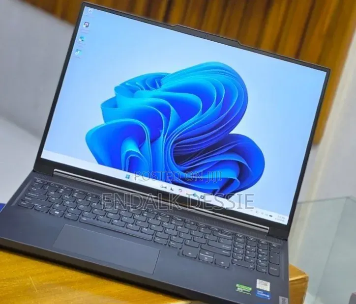 New Laptop Lenovo Legion 7 16GB Intel Core i7 SSD 512GB