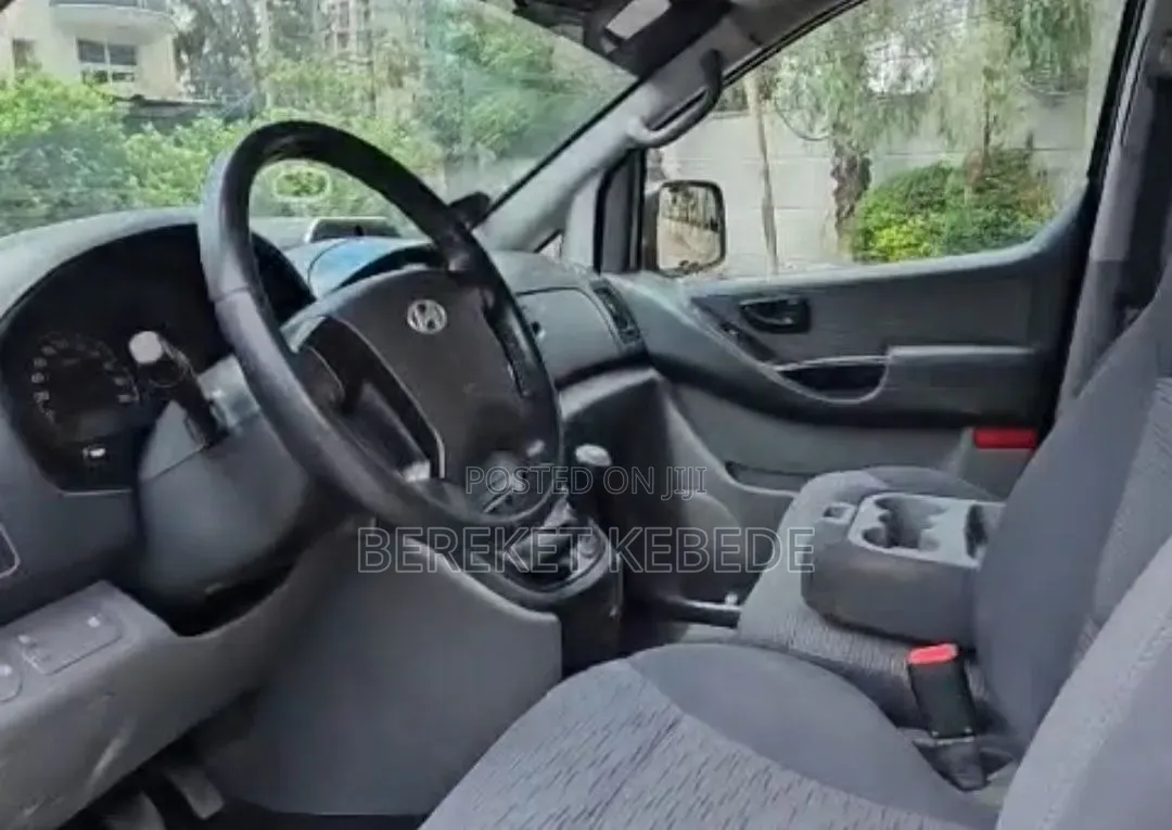 Hyundai H1 2.4 GLS 2012 Gray