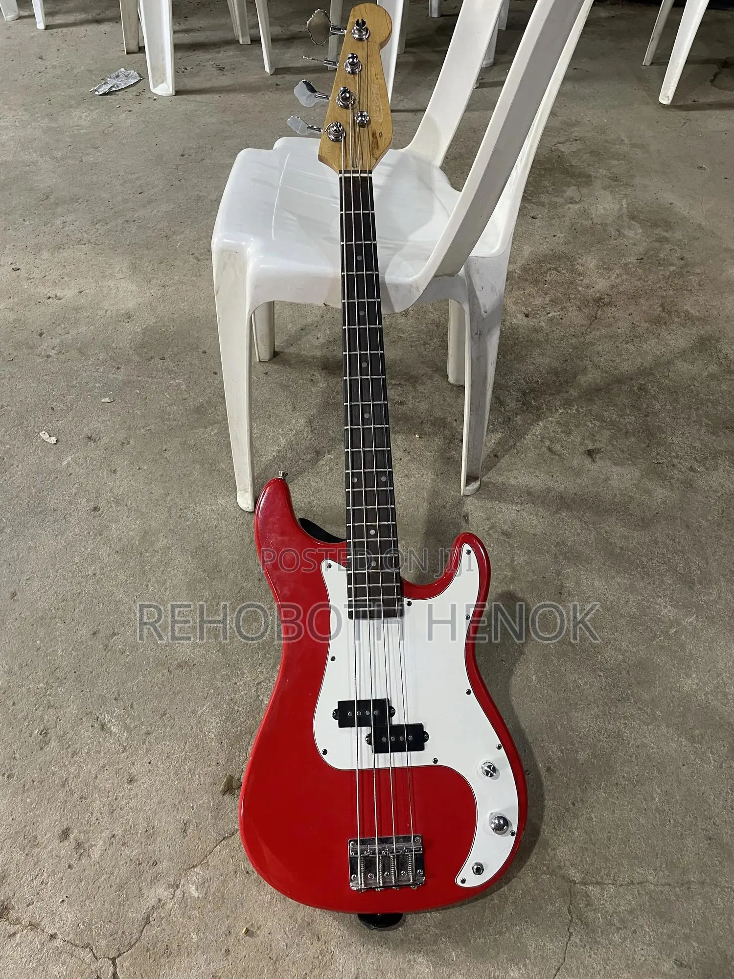 4 String Bass Guitar