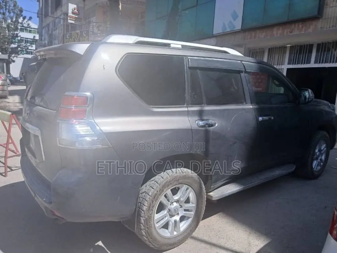 Toyota Land Cruiser Prado 2011 Black