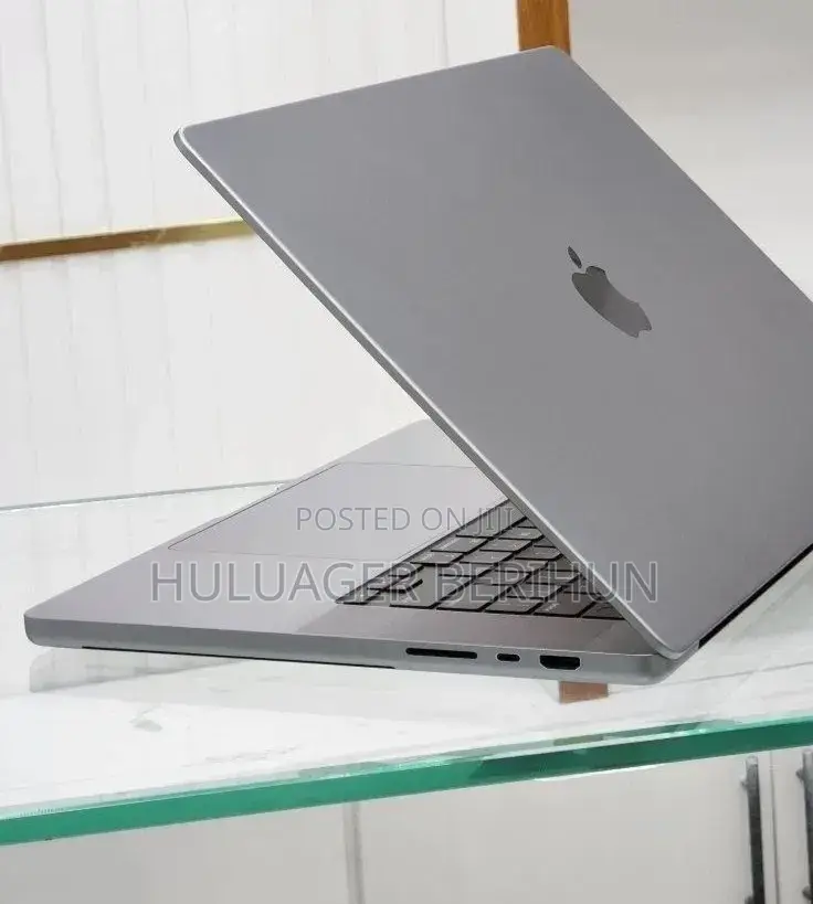 New Laptop Apple MacBook Pro 2016 32GB Apple M1 SSD 512GB