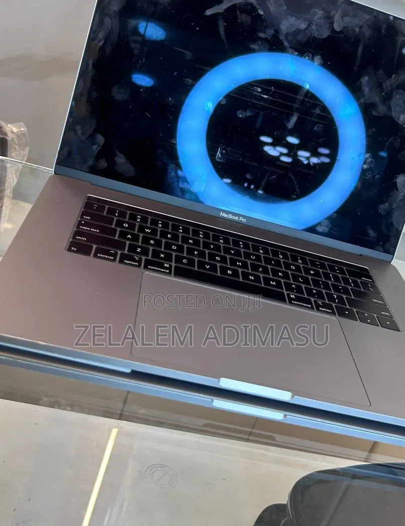 New Laptop Apple MacBook Pro 2018 16GB Intel Core i7 SSD 512GB