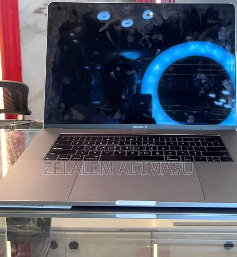 New Laptop Apple MacBook Pro 2018 16GB Intel Core i7 SSD 512GB